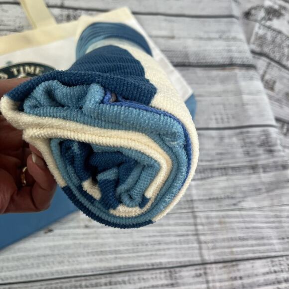 Disney Cruise Line DCL Castaway Club Tote Bag & Towel Platinum Captain Mickey - Picture 5 of 9